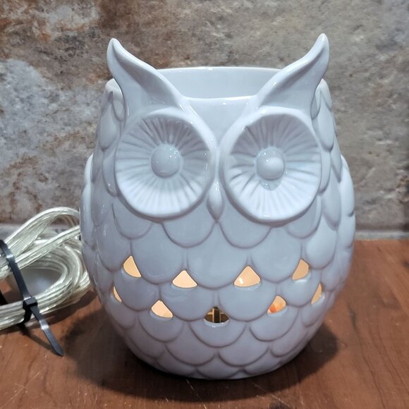 Yankee Candle Scenterpiece Owl Meltcup Warmer Lights Up LED Timer - Picture 1 of 9